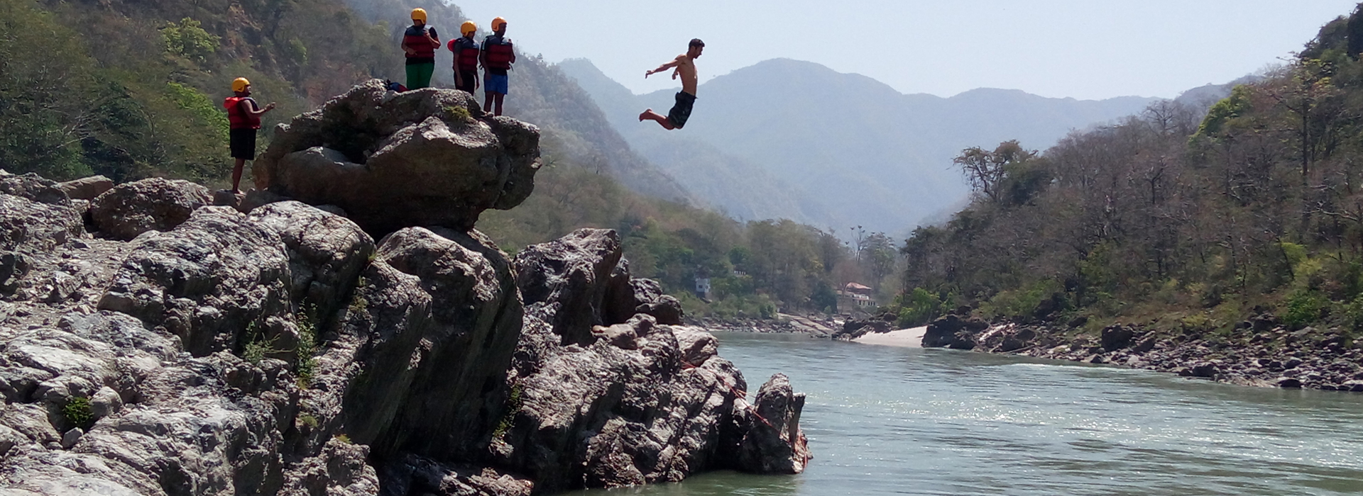 white water rafting in rishikesh